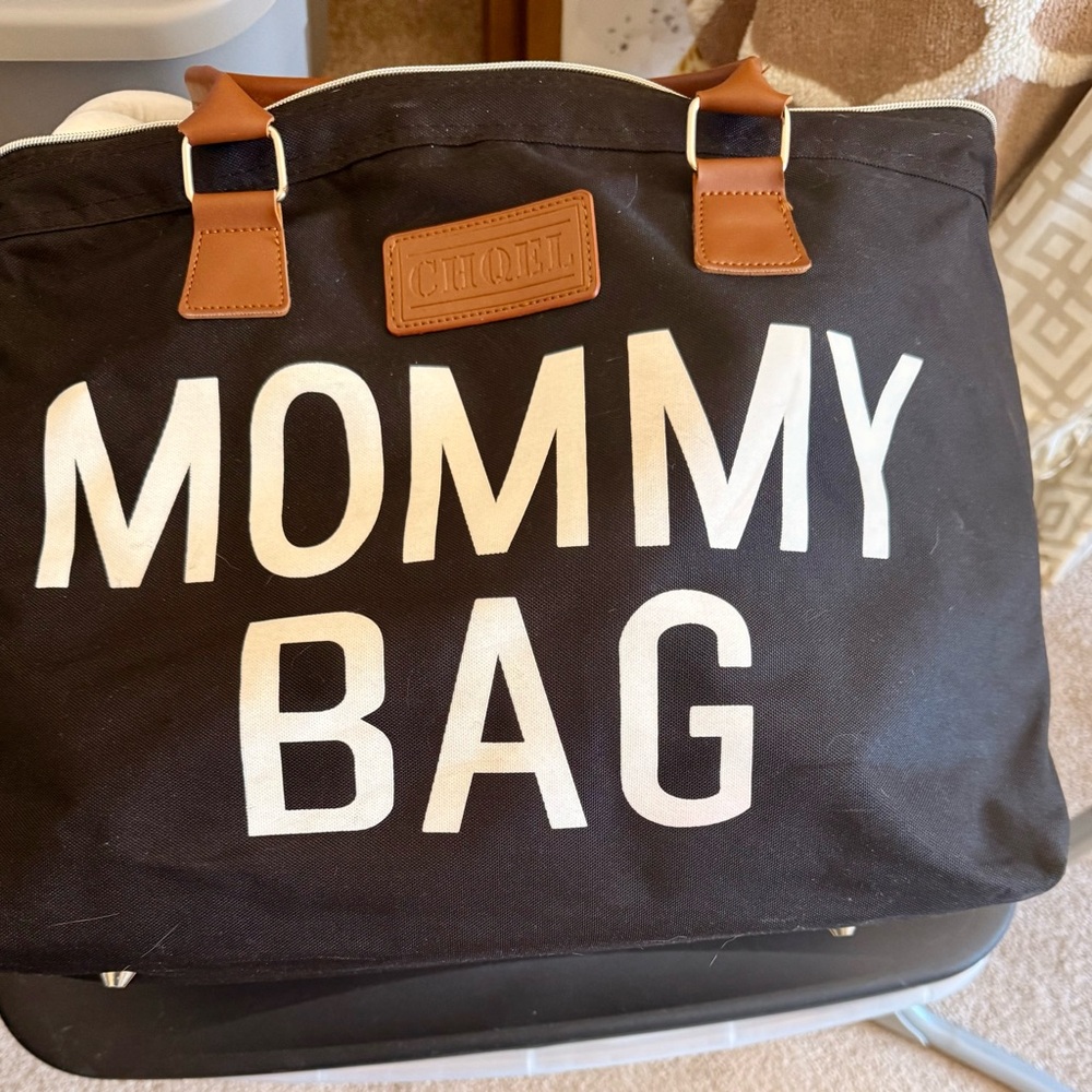 Chic Mommy Bag in Black and White perfect hospital bag